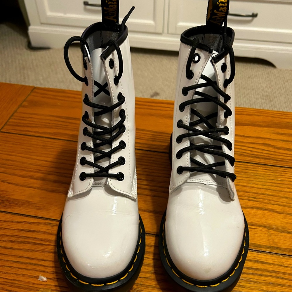 Dr. Martins white size 7